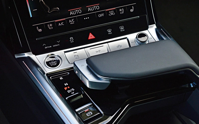 Audi e-tron cena 299900 przebieg: 8000, rok produkcji 2023 z Leśnica małe 781